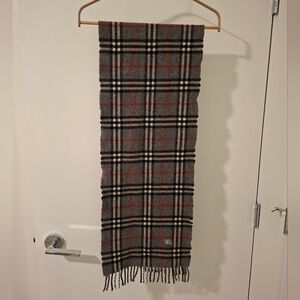 Burberry Men's Gray, Red and White Classic 100% Lambswool Scarf